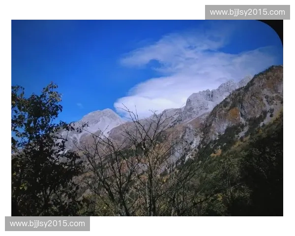 探索自然之巅感悟生命力量一次难忘的高山登顶之旅